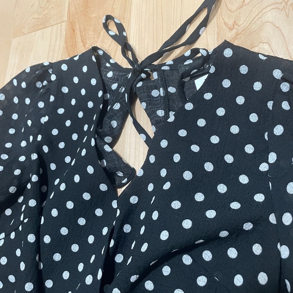 YaYa&co Dot Ruffle Open Back shirt, size Sm - Picture 3 of 13